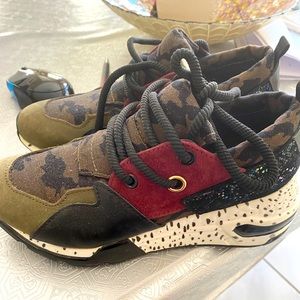 Steve Madden platform running shoes